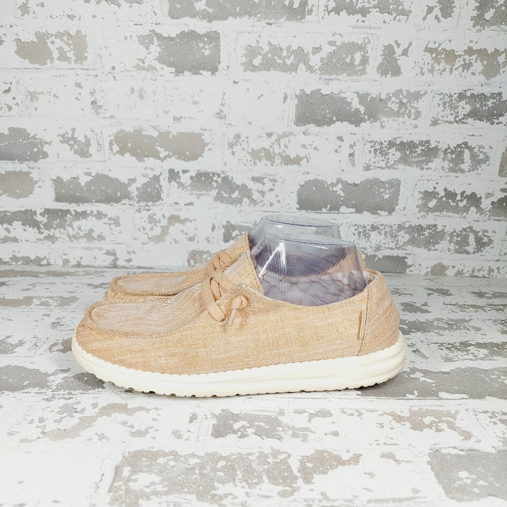 Hey Dude Wally Washed Canvas Tan Slip On Lace Up Casual Athleisure Sneakers O461